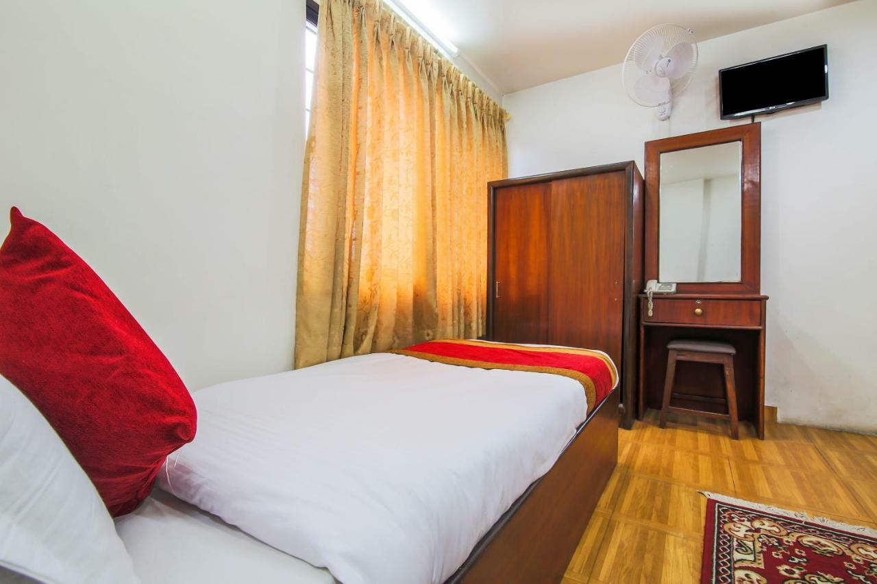Oyo 358 Hotel Rose Star Catmandu Exterior foto